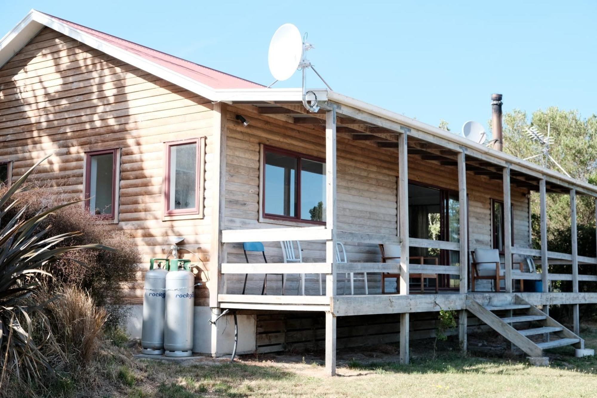 A Cabin With A Big View, Comfort And Tranquility, Close To Vines Martinborough Exterior photo